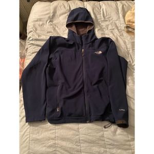 Men’s north face waterproof wind proof jacket.